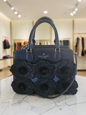 Kate Spade New York
MADISON EMBROIDERED FLORAL SMALL SATCHEL